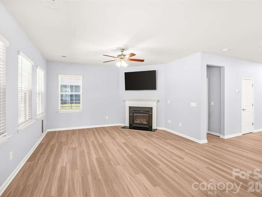 2321 Napa Valley Drive, Waxhaw, NC 28173.  MLS# CAR4389145, YatesRealty ID 27984. 