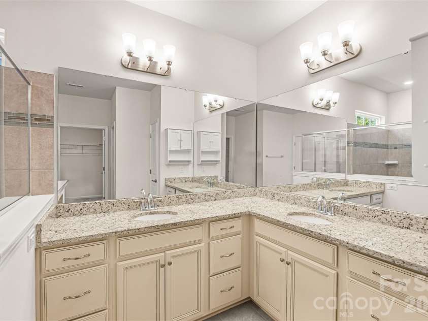 2321 Napa Valley Drive, Waxhaw, NC 28173.  MLS# CAR4389145, YatesRealty ID 27984. 