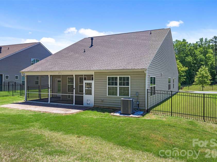 2321 Napa Valley Drive, Waxhaw, NC 28173.  MLS# CAR4389145, YatesRealty ID 27984. 