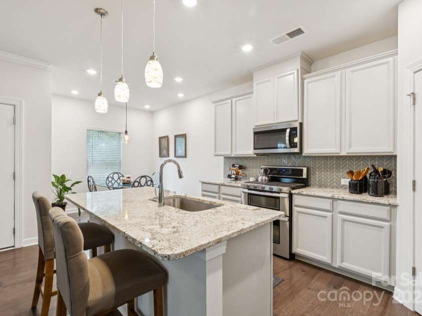 11927 Hambright Road, Huntersville, NC 28078.  MLS# CAR4280992, YatesRealty ID 27985. 