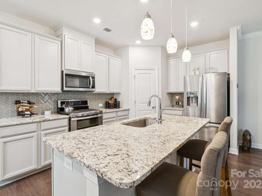 11927 Hambright Road, Huntersville, NC 28078.  MLS# CAR4280992, YatesRealty ID 27985. 