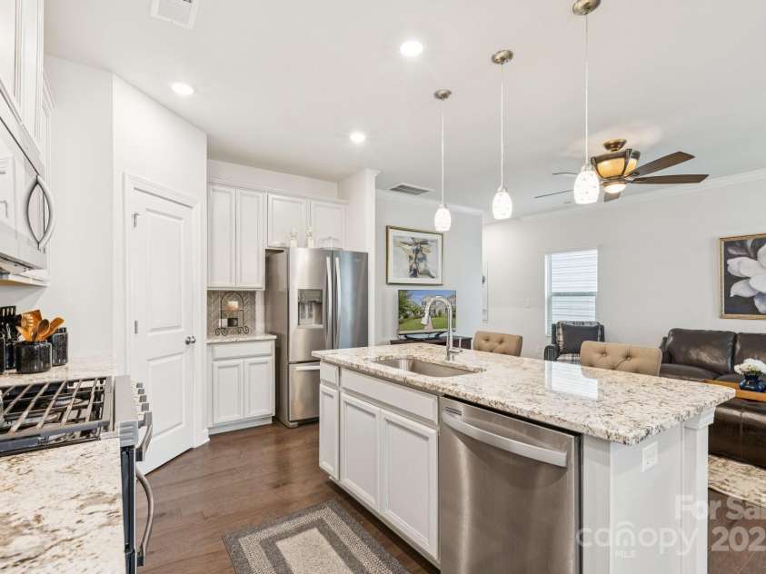 11927 Hambright Road, Huntersville, NC 28078.  MLS# CAR4280992, YatesRealty ID 27985. 