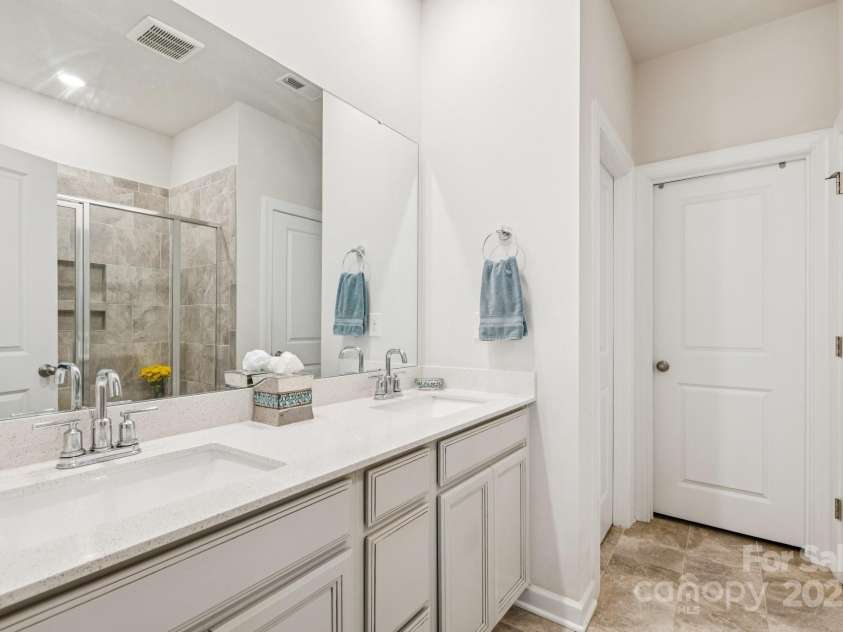 11927 Hambright Road, Huntersville, NC 28078.  MLS# CAR4280992, YatesRealty ID 27985. 