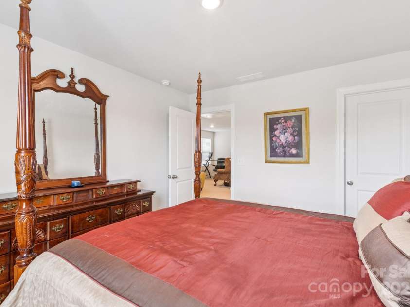 11927 Hambright Road, Huntersville, NC 28078.  MLS# CAR4280992, YatesRealty ID 27985. 