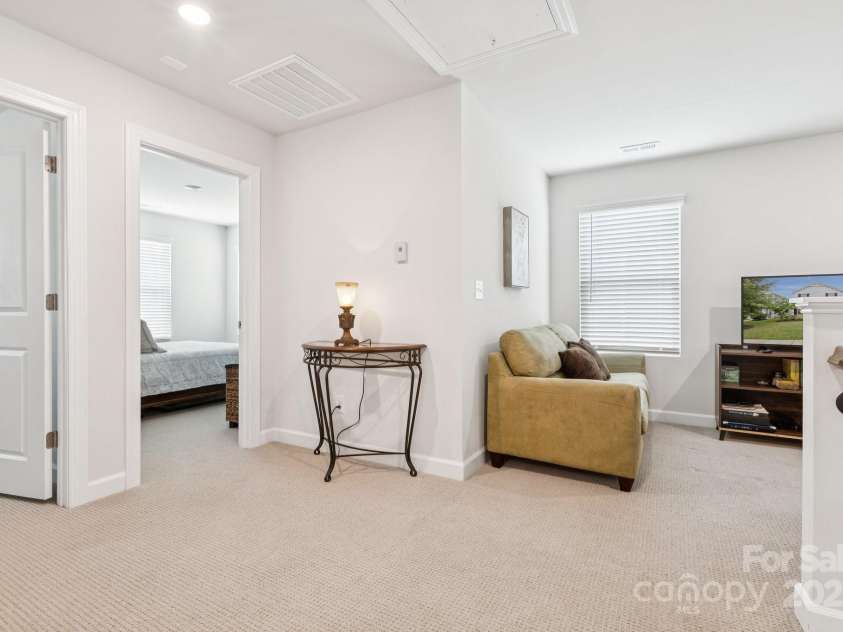 11927 Hambright Road, Huntersville, NC 28078.  MLS# CAR4280992, YatesRealty ID 27985. 