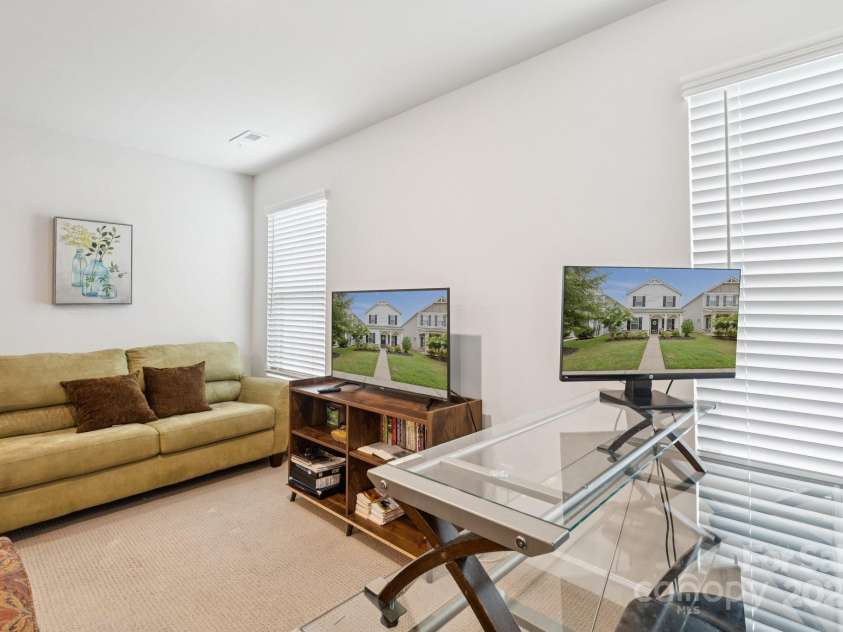 11927 Hambright Road, Huntersville, NC 28078.  MLS# CAR4280992, YatesRealty ID 27985. 