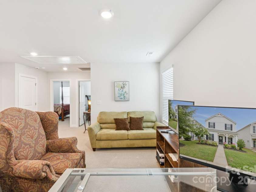 11927 Hambright Road, Huntersville, NC 28078.  MLS# CAR4280992, YatesRealty ID 27985. 