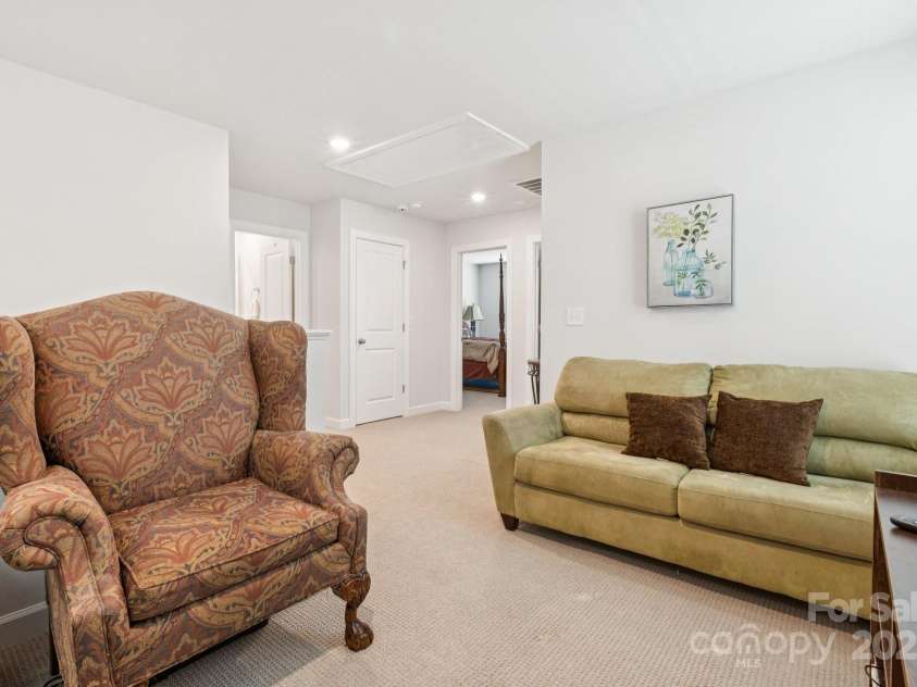 11927 Hambright Road, Huntersville, NC 28078.  MLS# CAR4280992, YatesRealty ID 27985. 