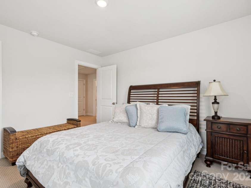 11927 Hambright Road, Huntersville, NC 28078.  MLS# CAR4280992, YatesRealty ID 27985. 