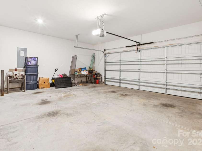 11927 Hambright Road, Huntersville, NC 28078.  MLS# CAR4280992, YatesRealty ID 27985. 