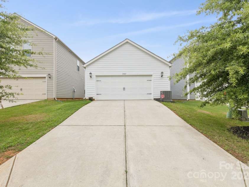 11927 Hambright Road, Huntersville, NC 28078.  MLS# CAR4280992, YatesRealty ID 27985. 