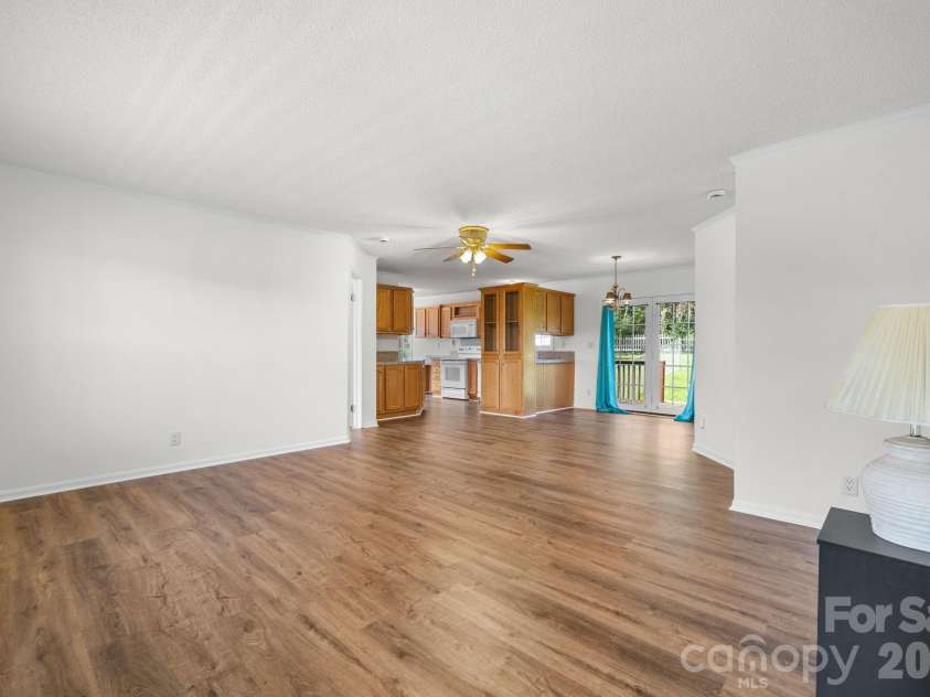 952 Eastern Ridge Drive, Newton, NC 28658.  MLS# CAR4389949, YatesRealty ID 27985. 