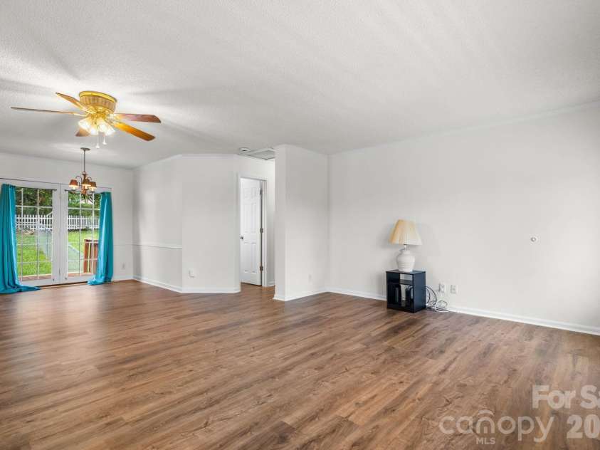 952 Eastern Ridge Drive, Newton, NC 28658.  MLS# CAR4389949, YatesRealty ID 27985. 