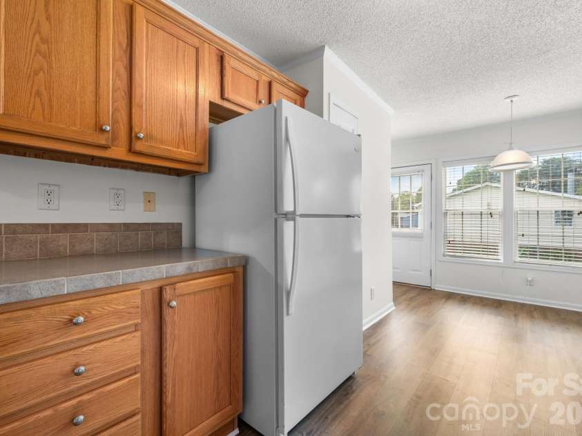 952 Eastern Ridge Drive, Newton, NC 28658.  MLS# CAR4389949, YatesRealty ID 27985. 