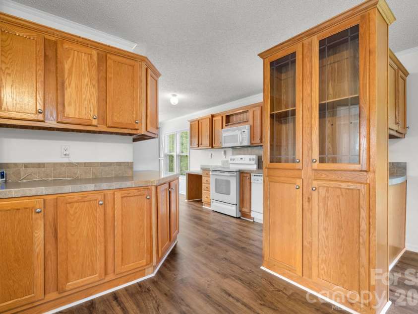 952 Eastern Ridge Drive, Newton, NC 28658.  MLS# CAR4389949, YatesRealty ID 27985. 
