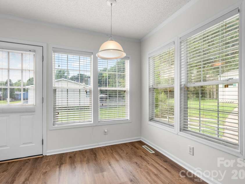 952 Eastern Ridge Drive, Newton, NC 28658.  MLS# CAR4389949, YatesRealty ID 27985. 
