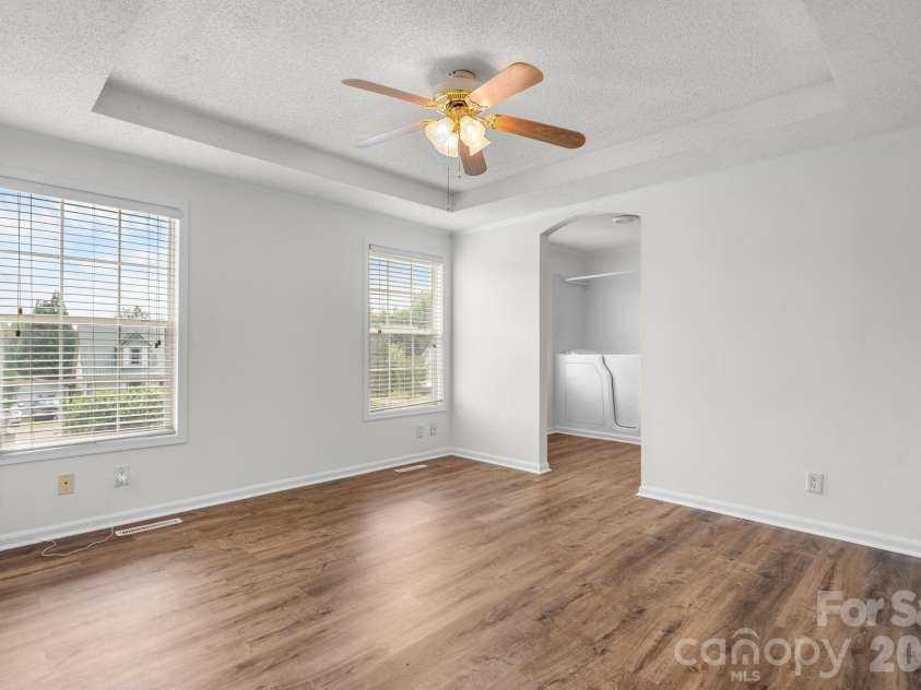 952 Eastern Ridge Drive, Newton, NC 28658.  MLS# CAR4389949, YatesRealty ID 27985. 