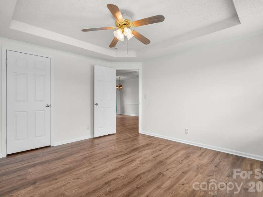 952 Eastern Ridge Drive, Newton, NC 28658.  MLS# CAR4389949, YatesRealty ID 27985. 
