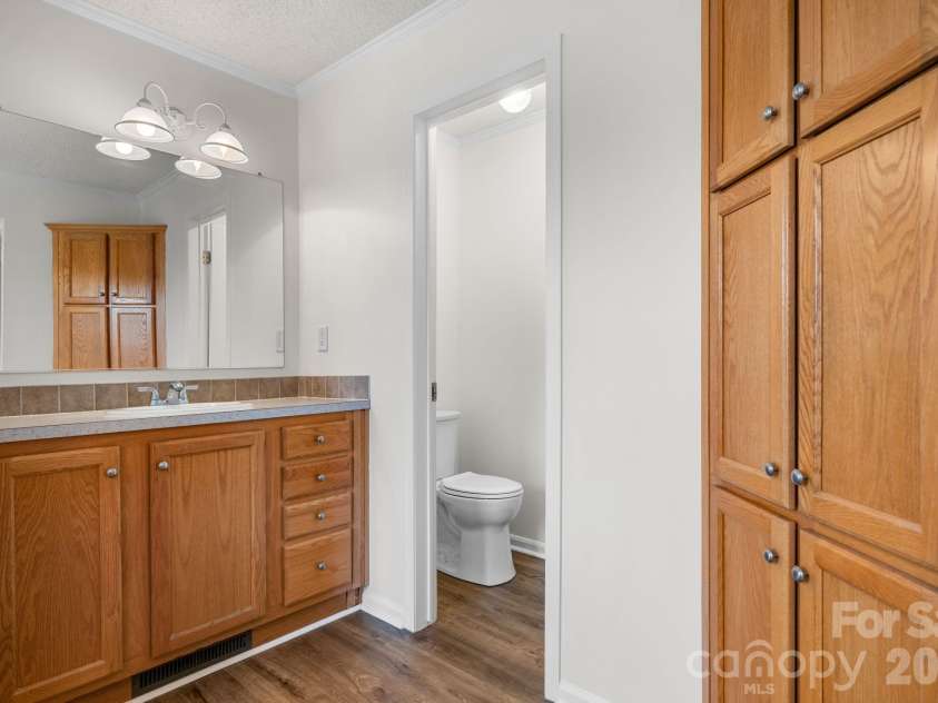 952 Eastern Ridge Drive, Newton, NC 28658.  MLS# CAR4389949, YatesRealty ID 27985. 