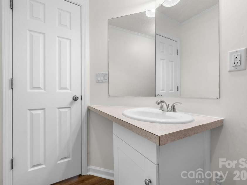 952 Eastern Ridge Drive, Newton, NC 28658.  MLS# CAR4389949, YatesRealty ID 27985. 