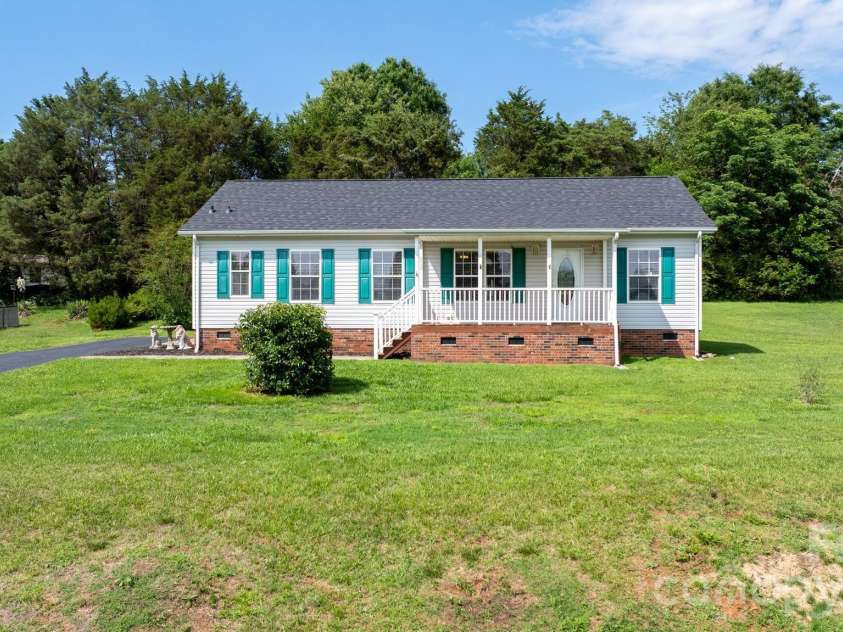 952 Eastern Ridge Drive, Newton, NC 28658.  MLS# CAR4389949, YatesRealty ID 27985. 