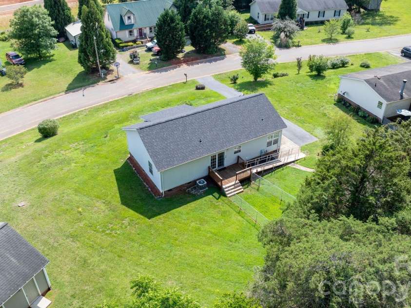 952 Eastern Ridge Drive, Newton, NC 28658.  MLS# CAR4389949, YatesRealty ID 27985. 