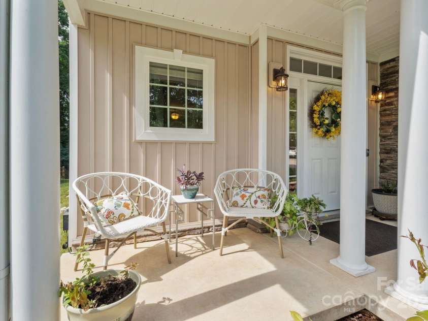 137 Branchview Drive, Mooresville, NC 28115.  MLS# CAR4273548, YatesRealty ID 27986. 