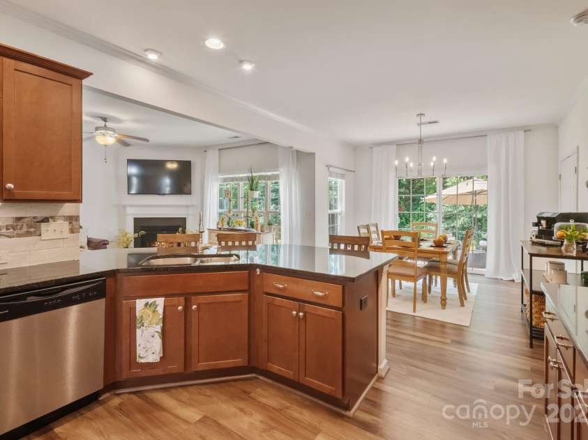 137 Branchview Drive, Mooresville, NC 28115.  MLS# CAR4273548, YatesRealty ID 27986. 