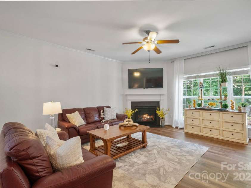137 Branchview Drive, Mooresville, NC 28115.  MLS# CAR4273548, YatesRealty ID 27986. 