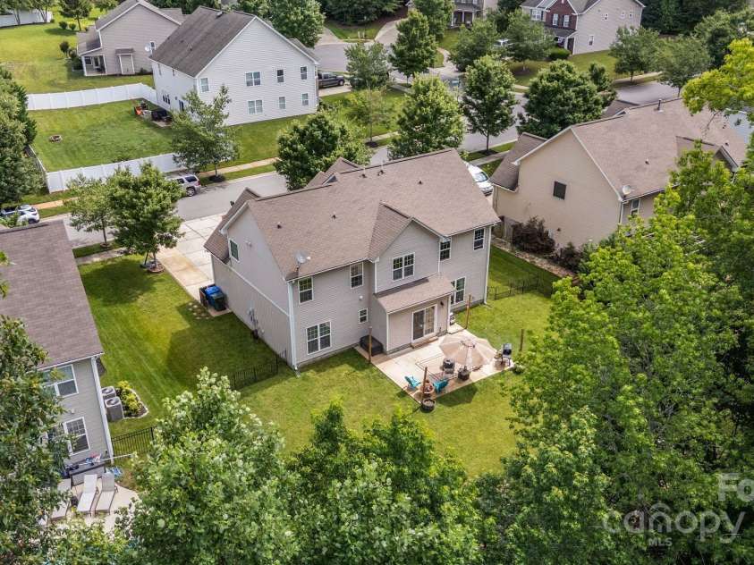 137 Branchview Drive, Mooresville, NC 28115.  MLS# CAR4273548, YatesRealty ID 27986. 