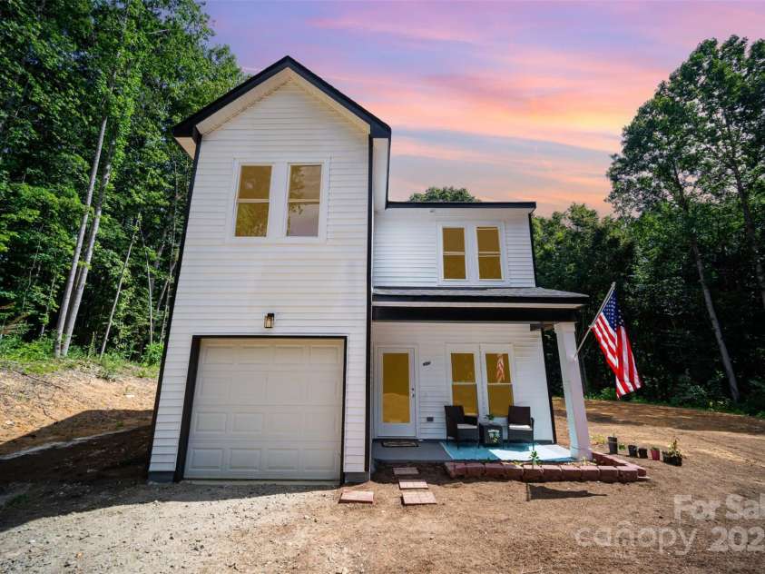 184 Oak Creek Road, Statesville, NC 28625.  MLS# CAR4273872, YatesRealty ID 27987. 