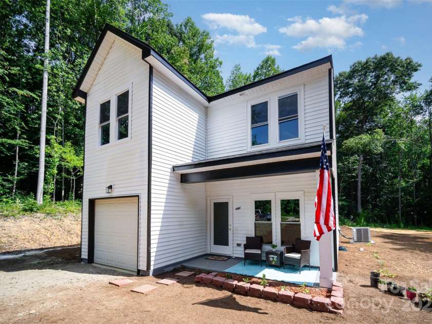 184 Oak Creek Road, Statesville, NC 28625.  MLS# CAR4273872, YatesRealty ID 27987. 