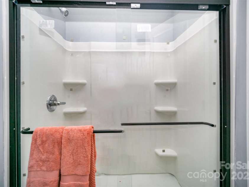 184 Oak Creek Road, Statesville, NC 28625.  MLS# CAR4273872, YatesRealty ID 27987. 