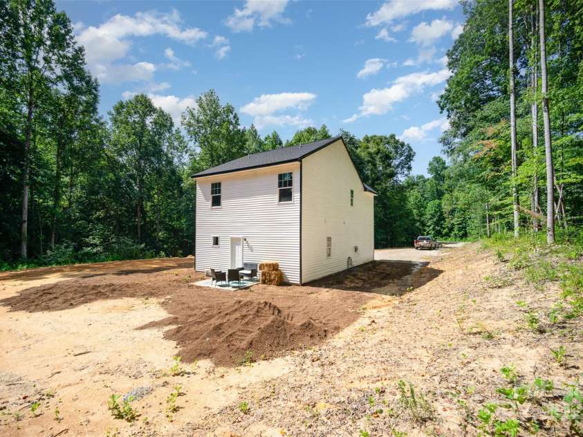 184 Oak Creek Road, Statesville, NC 28625.  MLS# CAR4273872, YatesRealty ID 27987. 