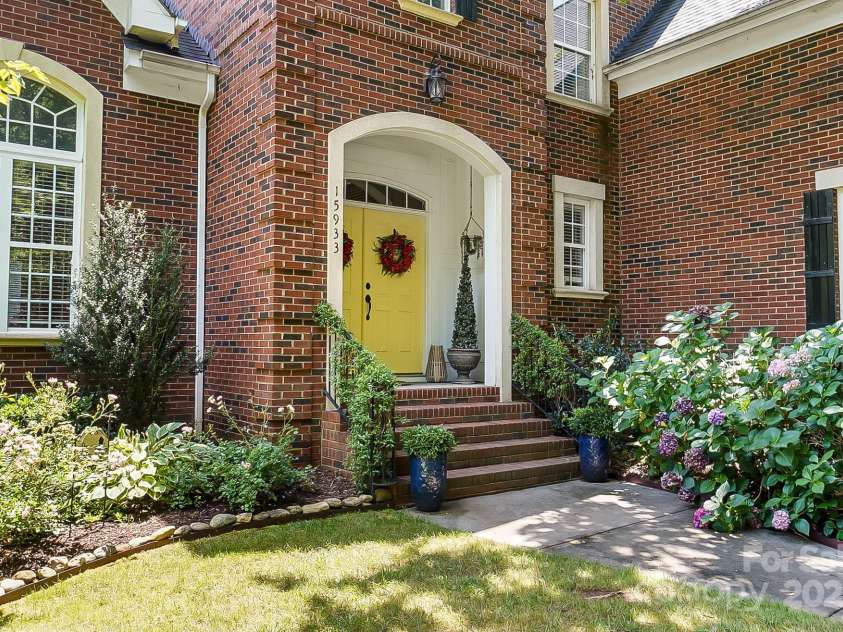 15933 Glen Miro Drive, Huntersville, NC 28078.  MLS# CAR4277902, YatesRealty ID 27988. 