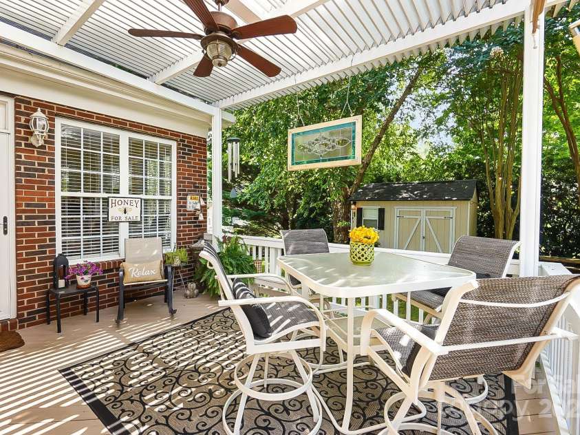 15933 Glen Miro Drive, Huntersville, NC 28078.  MLS# CAR4277902, YatesRealty ID 27988. 