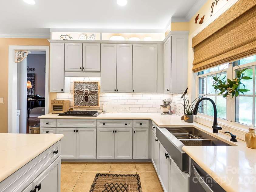 15933 Glen Miro Drive, Huntersville, NC 28078.  MLS# CAR4277902, YatesRealty ID 27988. 