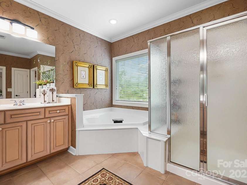 15933 Glen Miro Drive, Huntersville, NC 28078.  MLS# CAR4277902, YatesRealty ID 27988. 
