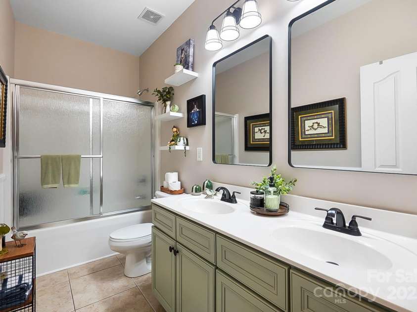 15933 Glen Miro Drive, Huntersville, NC 28078.  MLS# CAR4277902, YatesRealty ID 27988. 