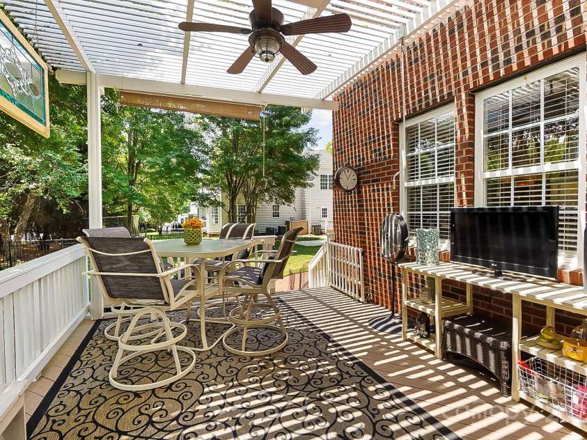 15933 Glen Miro Drive, Huntersville, NC 28078.  MLS# CAR4277902, YatesRealty ID 27988. 