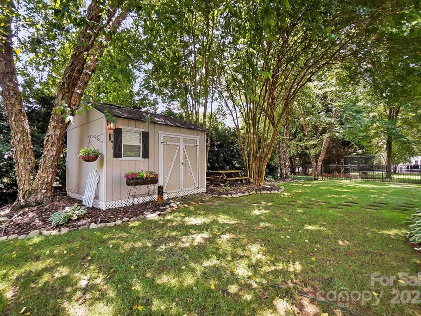 15933 Glen Miro Drive, Huntersville, NC 28078.  MLS# CAR4277902, YatesRealty ID 27988. 