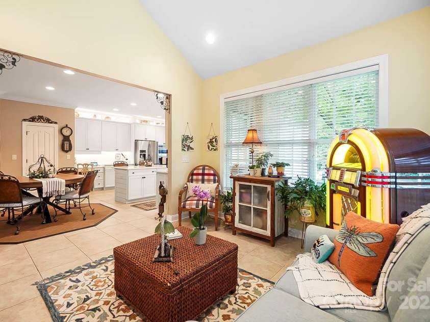 15933 Glen Miro Drive, Huntersville, NC 28078.  MLS# CAR4277902, YatesRealty ID 27988. Sunroom