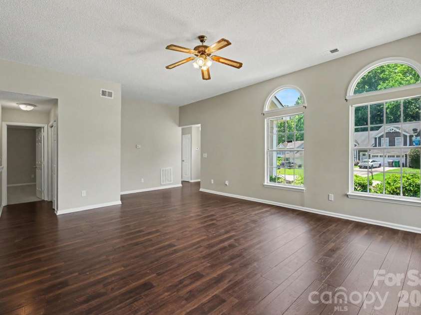 7925 Turquoise Drive, Charlotte, NC 28215.  MLS# CAR4390137, YatesRealty ID 27989. 