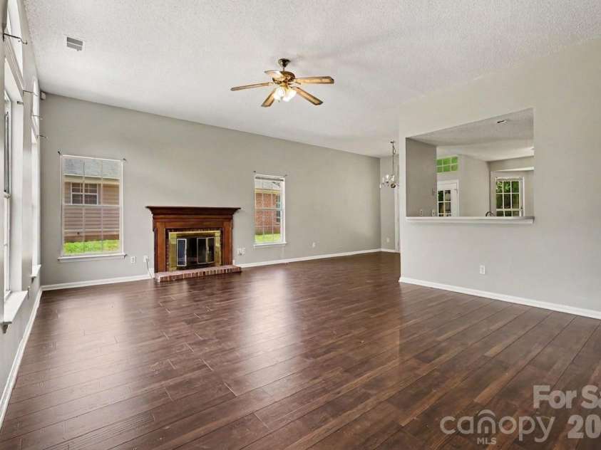 7925 Turquoise Drive, Charlotte, NC 28215.  MLS# CAR4390137, YatesRealty ID 27989. 