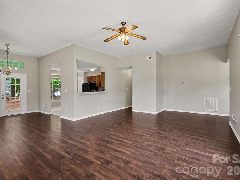 7925 Turquoise Drive, Charlotte, NC 28215.  MLS# CAR4390137, YatesRealty ID 27989. 
