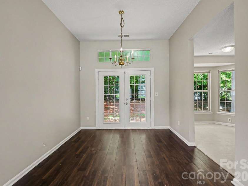 7925 Turquoise Drive, Charlotte, NC 28215.  MLS# CAR4390137, YatesRealty ID 27989. 