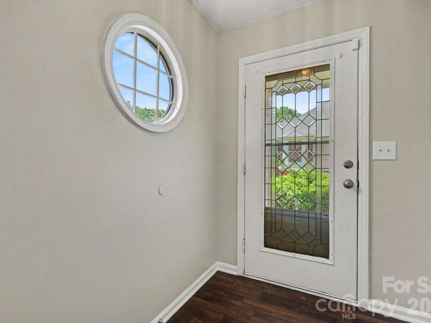 7925 Turquoise Drive, Charlotte, NC 28215.  MLS# CAR4390137, YatesRealty ID 27989. 