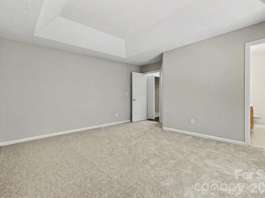 7925 Turquoise Drive, Charlotte, NC 28215.  MLS# CAR4390137, YatesRealty ID 27989. 