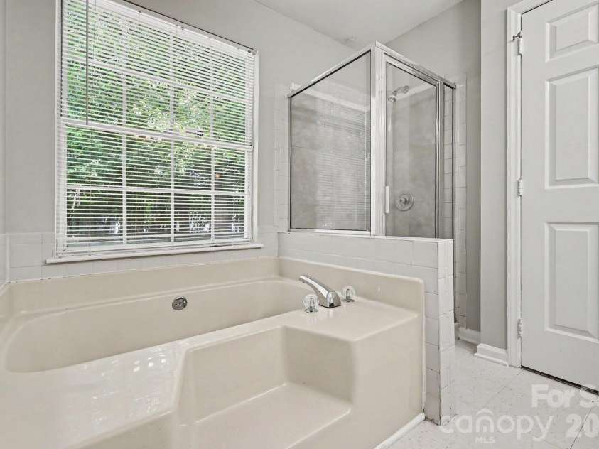 7925 Turquoise Drive, Charlotte, NC 28215.  MLS# CAR4390137, YatesRealty ID 27989. 