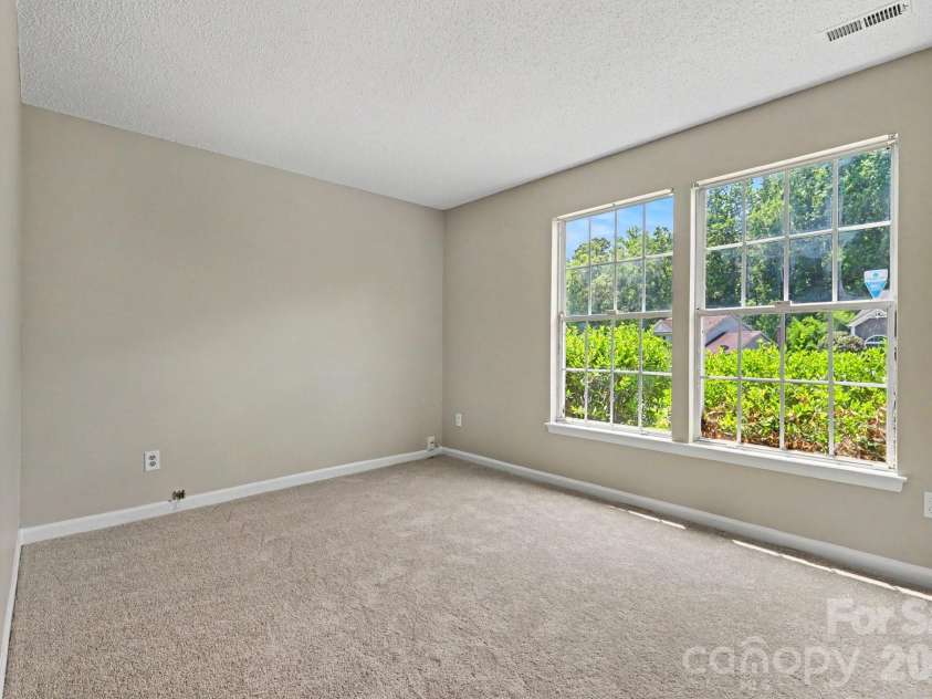 7925 Turquoise Drive, Charlotte, NC 28215.  MLS# CAR4390137, YatesRealty ID 27989. 